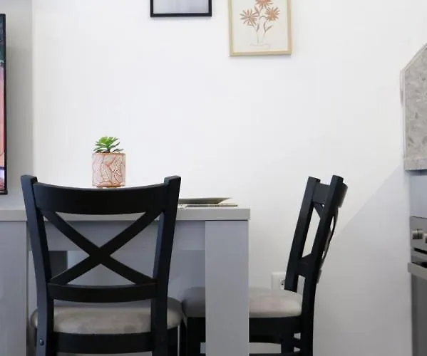 Comfy At 'mangalem21 Complex' Parking-wifi-ac-view تيرانا